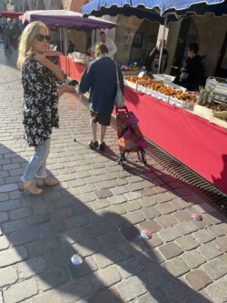 Paintin' Peggie patrolling the market